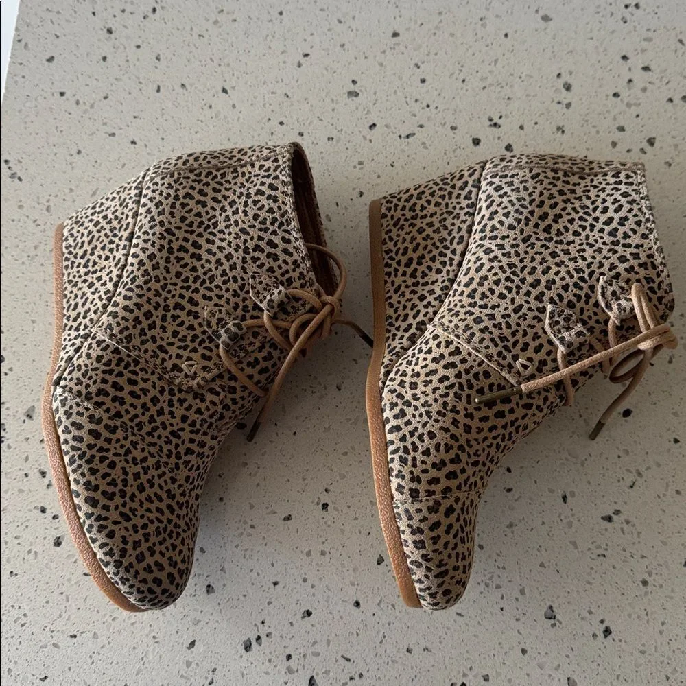 Toms KALA Tan Black Mini Cheetah Animal Print Suede Wedge Ankle Bootie Size 8.5